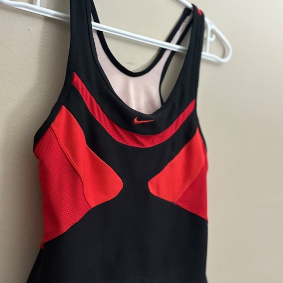 Vintage Nike Black & Red Racer Back Tank Top w Built-In Bra - Picture 4 of 13
